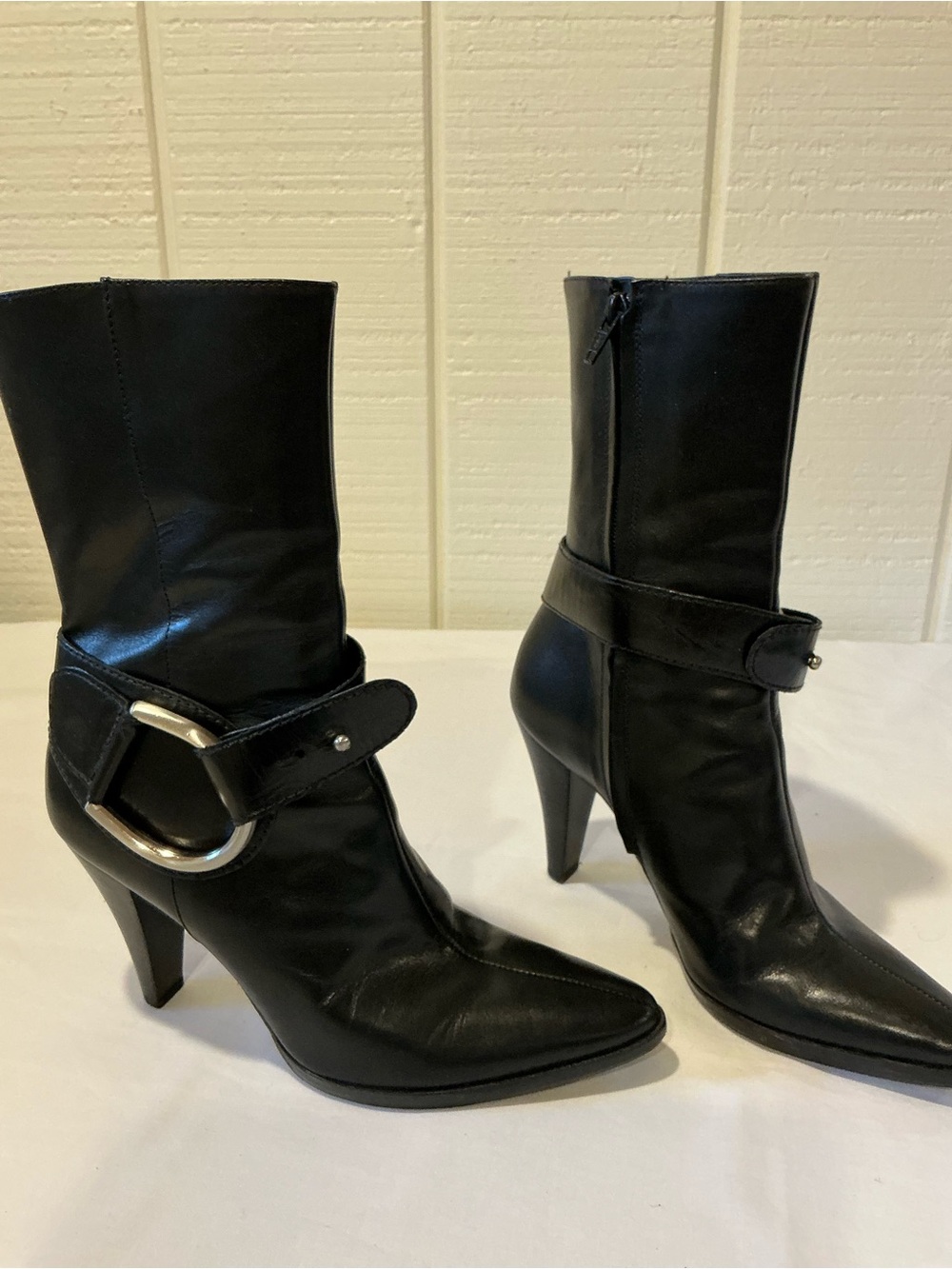 VTG Antonio Melani Y2K Black Leather Pointed Toe Zip Ankle Boots Strap Heel 7.5